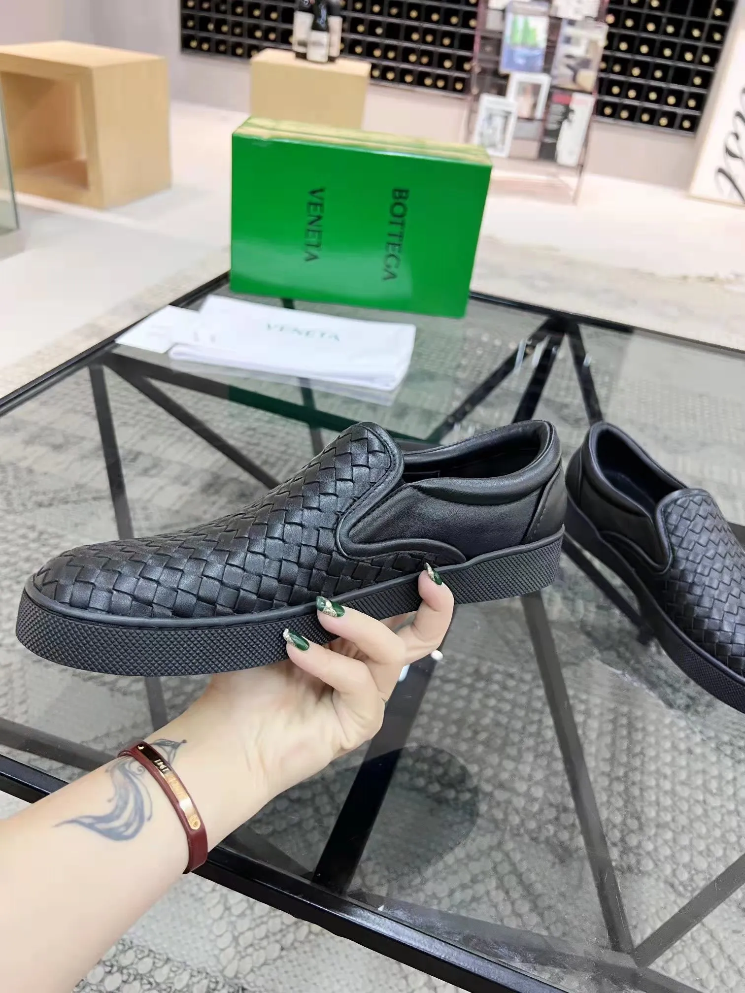 Men's men's shoes 💰420 [New style] 🎍🎍⚠️BOTTEGA VENETA) BV fashionable and casual classic, classic on sale ⬆️⬆️! (High quality) only better than genuine products from counters! Top handcrafted woven decoration [strong]💯💯 Breathable mesh lining plus mixed sheepskin and original latex feet! Genuine rubber anti-slip outsole! ! Super comfortable! Welcome to compare the authentic products at the counter! 38 to 44 (45 can be customized